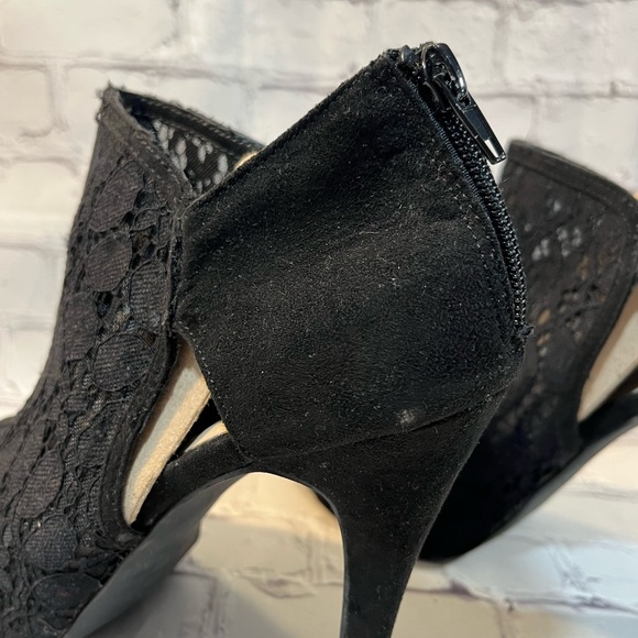 FERGIE Open Toe Black Lace Heels-8 - Picture 6 of 6